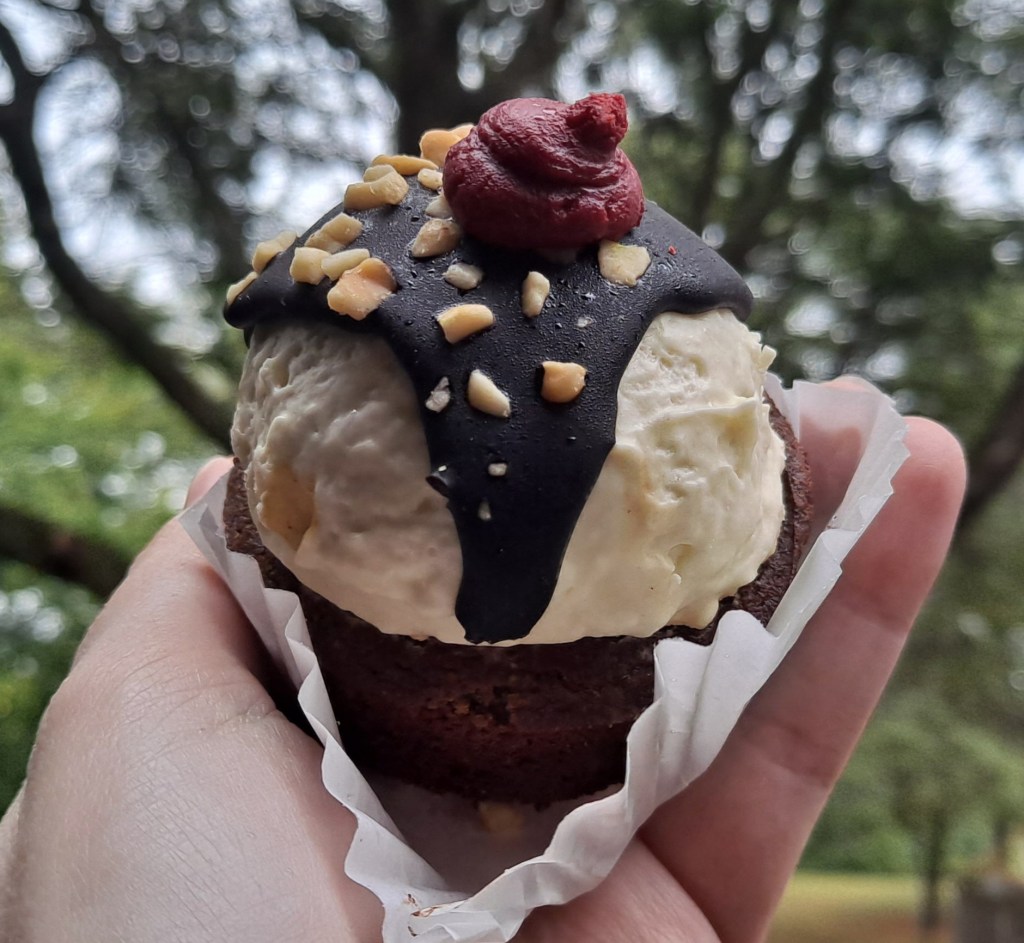 The giant sundae pupcake