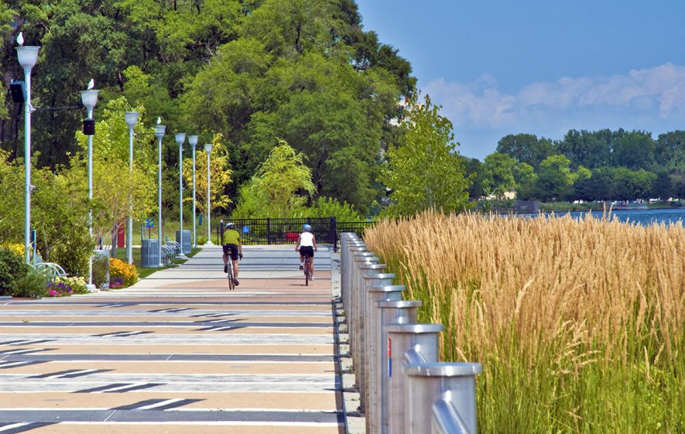 Picture of a riverfront park in downtown Detroit, MI